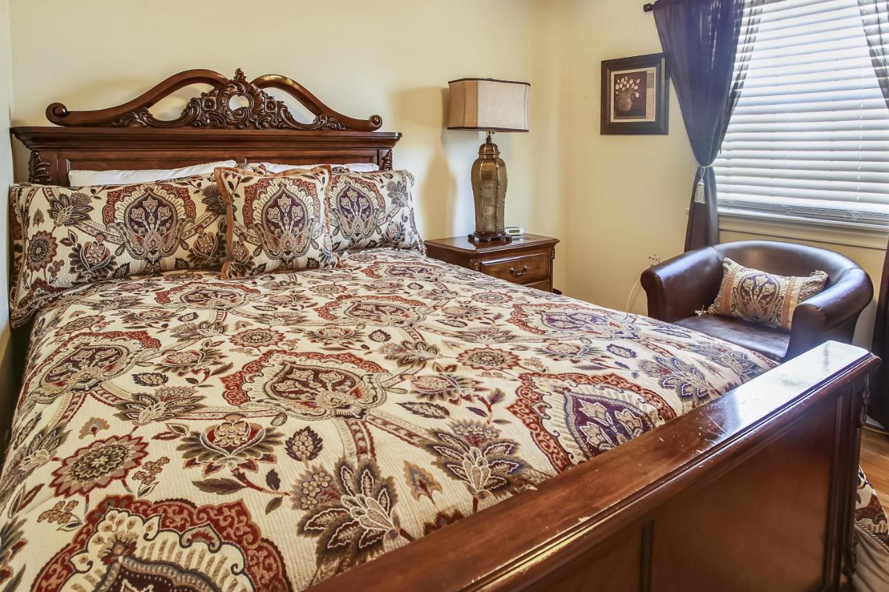 Lovely Only 15mins From Downtown Nola Holiday home *